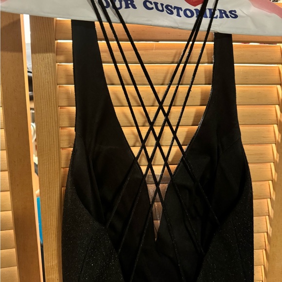 Beautiful floor length gown for any black tie occasion - Picture 3 of 5